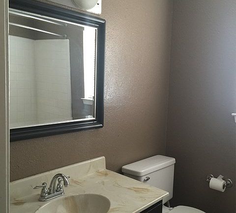 5th image of 411 Douglas Dr