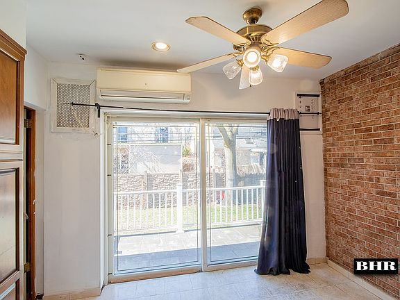 5th image of 154 Beaumont St