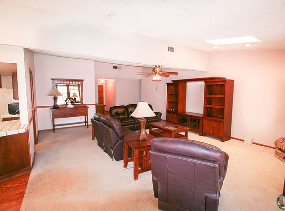 5th image of 2250 W Ross Ave