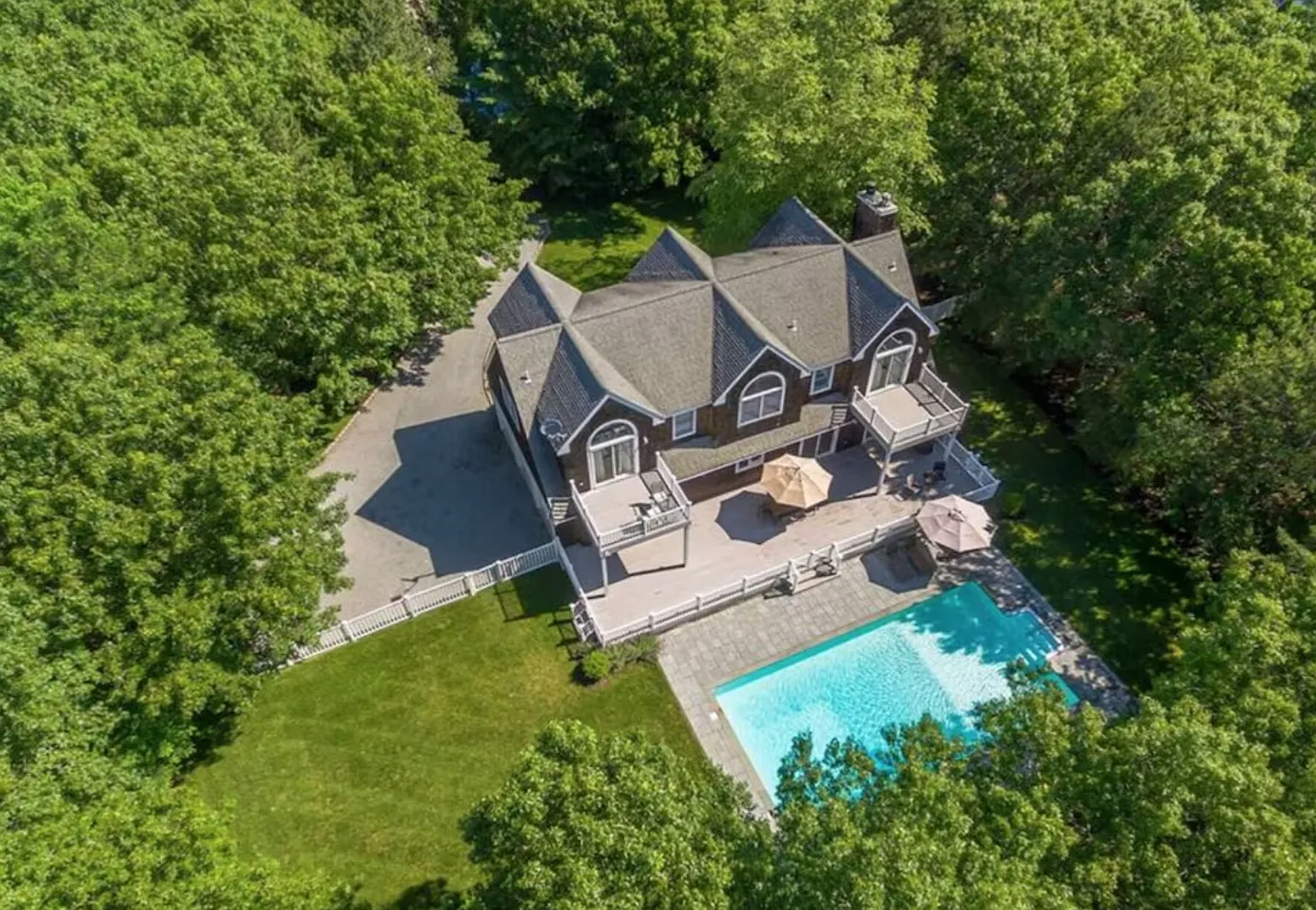16 Bennett Dr — Photo 1