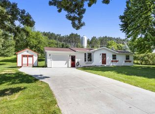 390 Blaine St, Iola, WI 54945