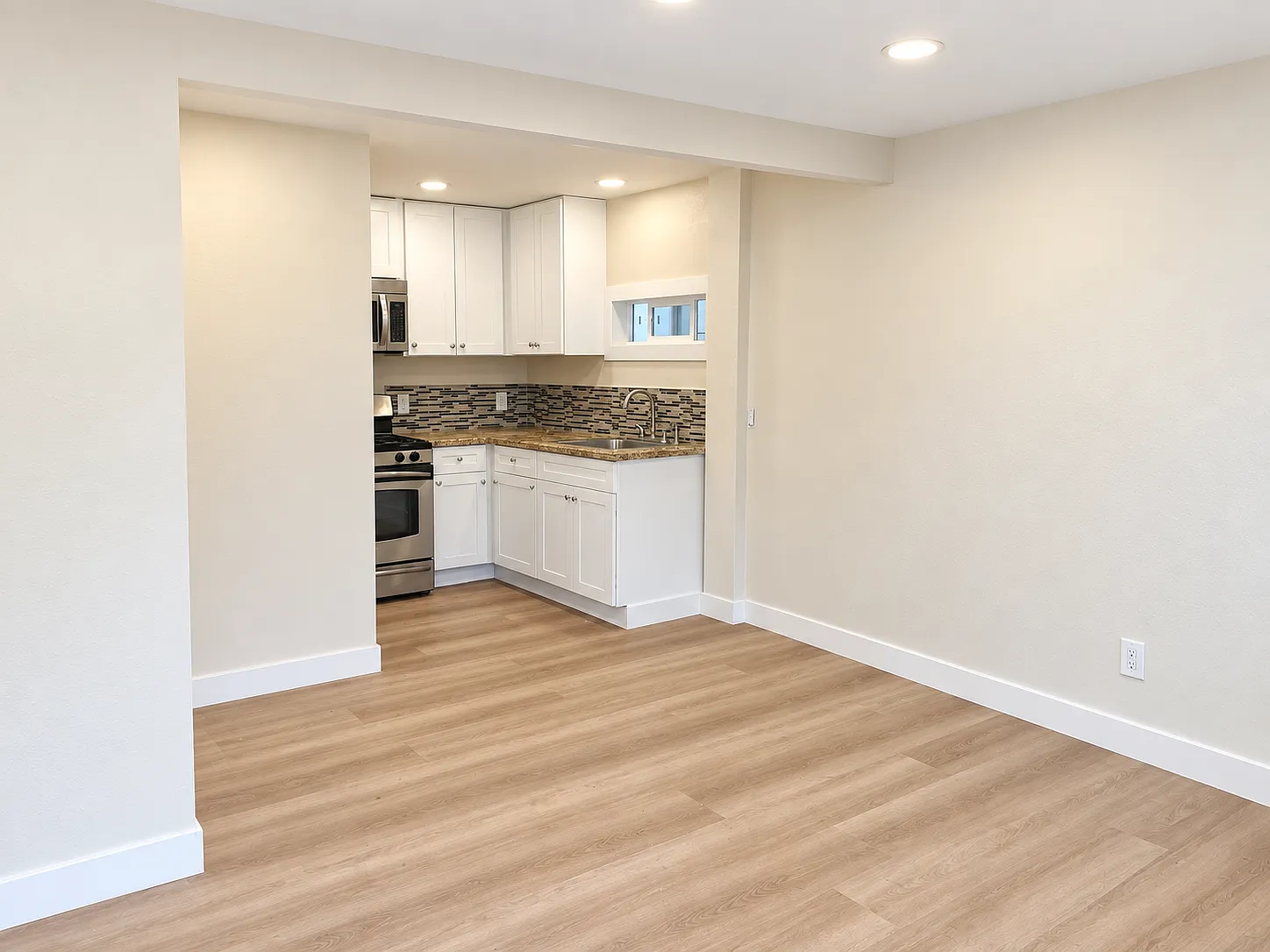 1 bed, $3,000 — Photo 1