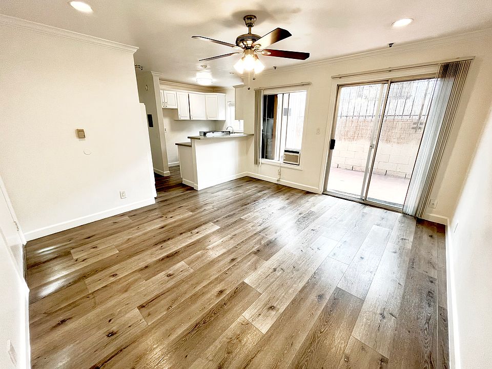 1st image of 4069 Oakwood Ave #18