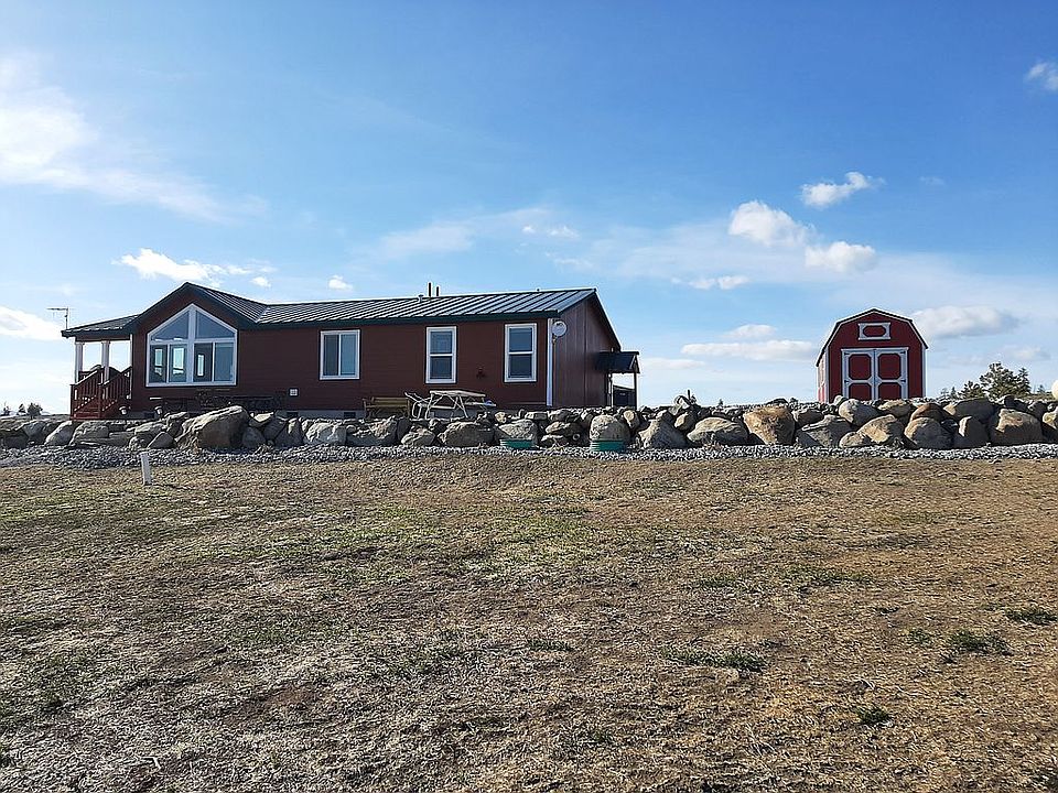 Front of home looking north.