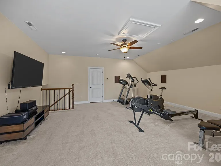 11938 Bradford Park Dr — Photo 36