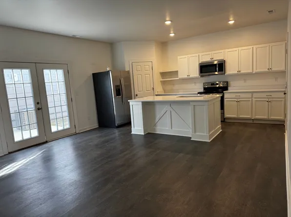 225-229 W 3rd St, Valley Center, KS 67147