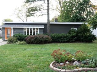 33290 N Valley View Dr, Grayslake, IL 60030