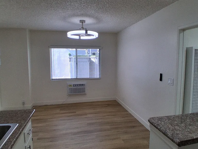 7245 Franklin Avenue — Photo 10
