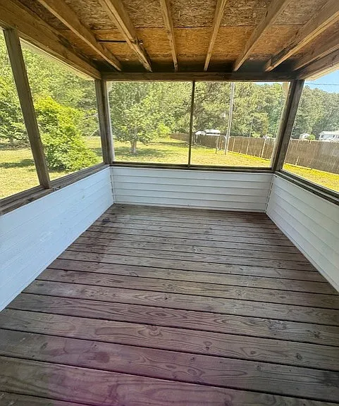 SCREENPORCH OFF DINING AREA