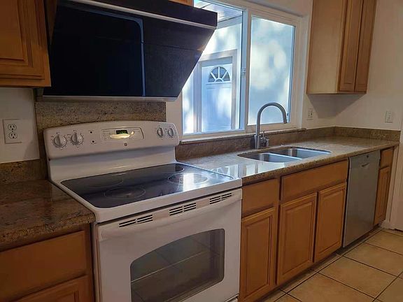 3rd image of 8123 Park Villa Cir