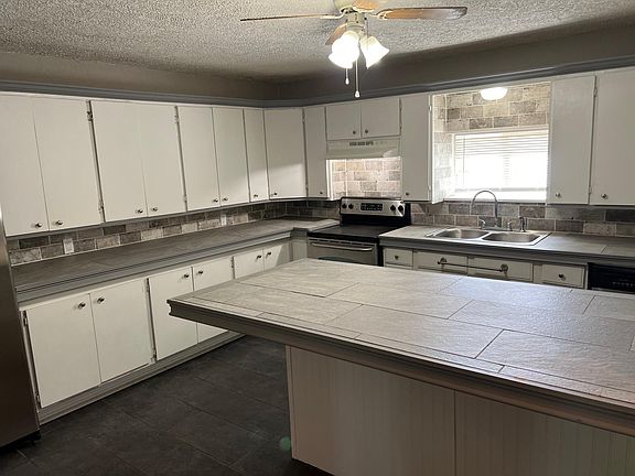 2nd image of 259 W Park Ave