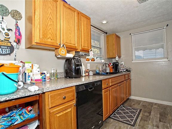 4th image of 170 Erieview Dr
