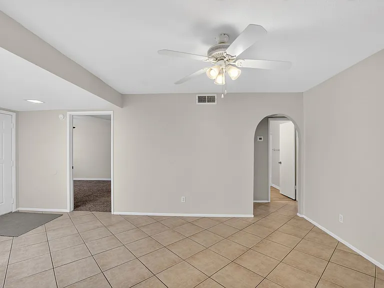 517 W Duke Dr — Photo 10