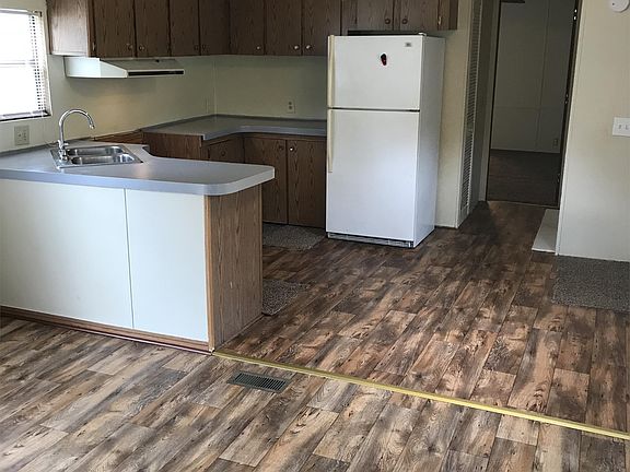 3rd image of 228 Stockton St
