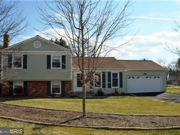 2635 Armada St, Herndon, VA 20171