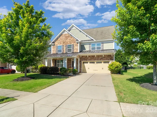 580 Rosemary Ln, Tega Cay, SC 29708