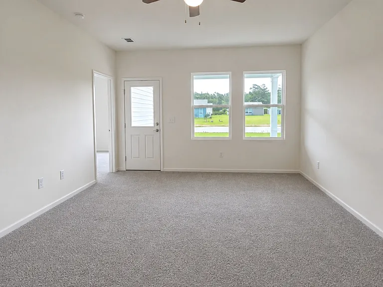 423 Castillo Dr — Photo 11