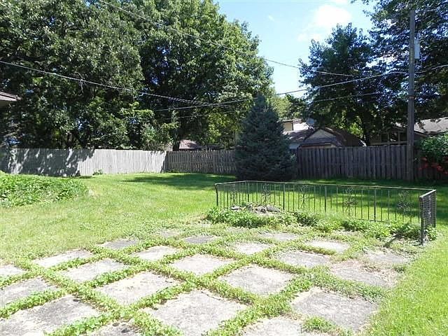 2nd image of 215 N Tatge Ave