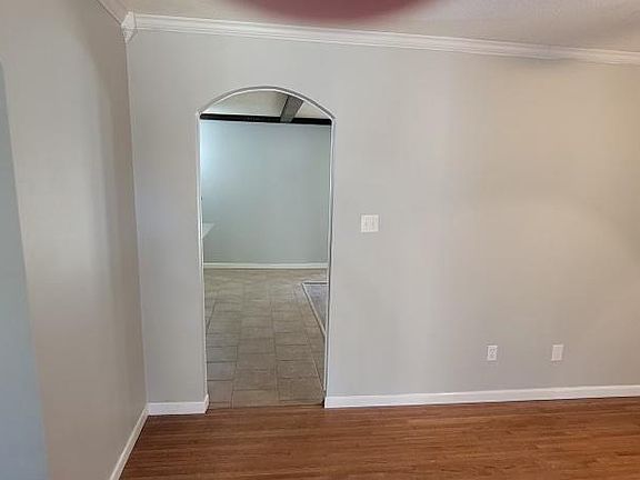 3rd image of 24 Glenmere Dr
