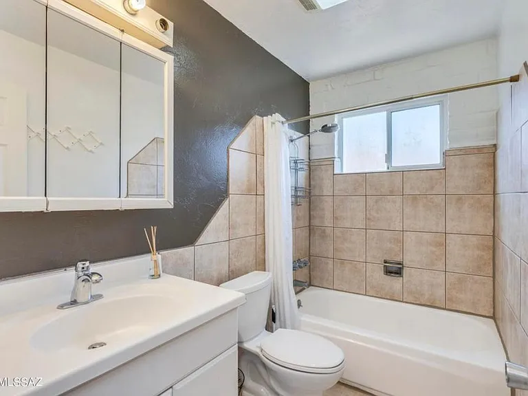 6673 E Calle La Paz #D — Photo 8