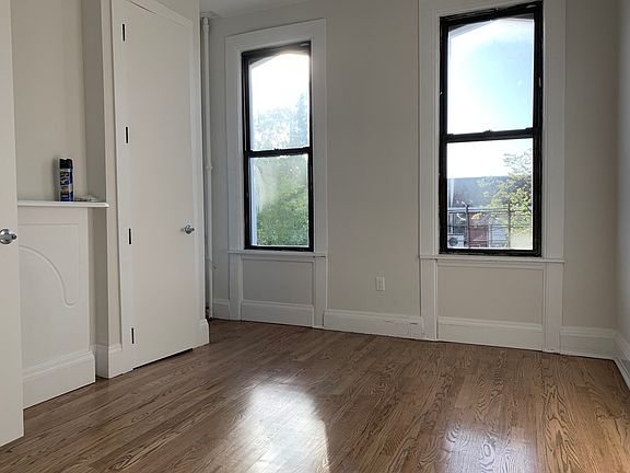 4th image of 350 Melrose St #2RR