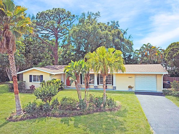 4th image of 865 Alderwood Way