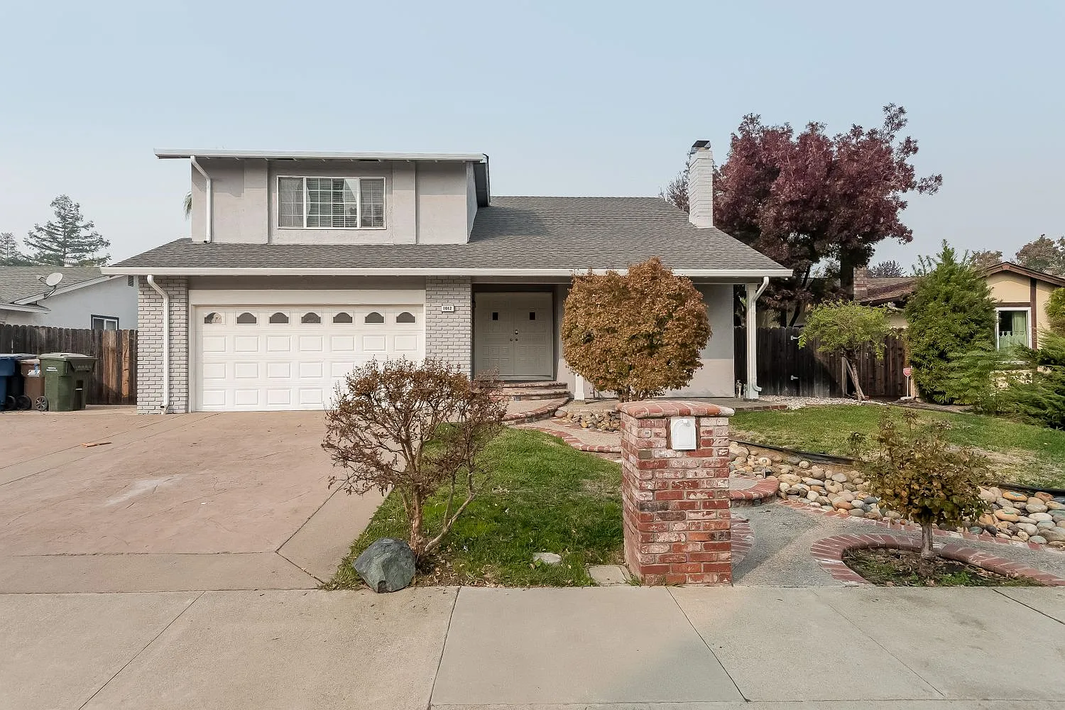1012 Doncaster Dr photo 1
