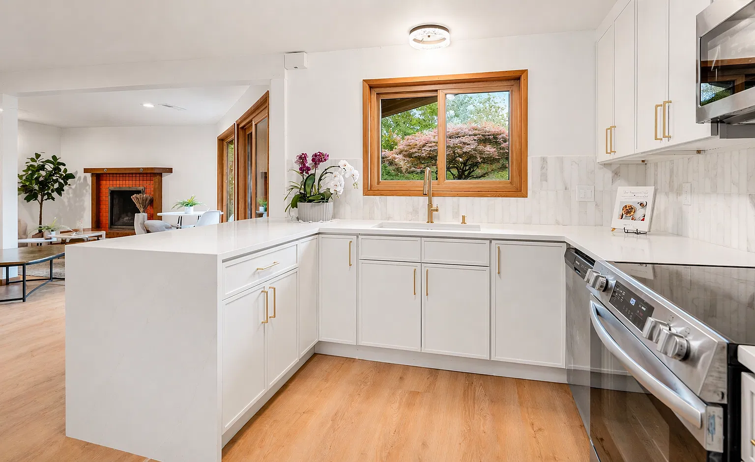 1 bed, 898 sqft, $2,800 — Photo 1