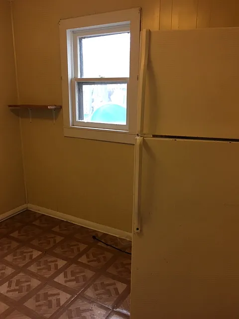 2 bed, 2378 sqft, $800 — Photo 2