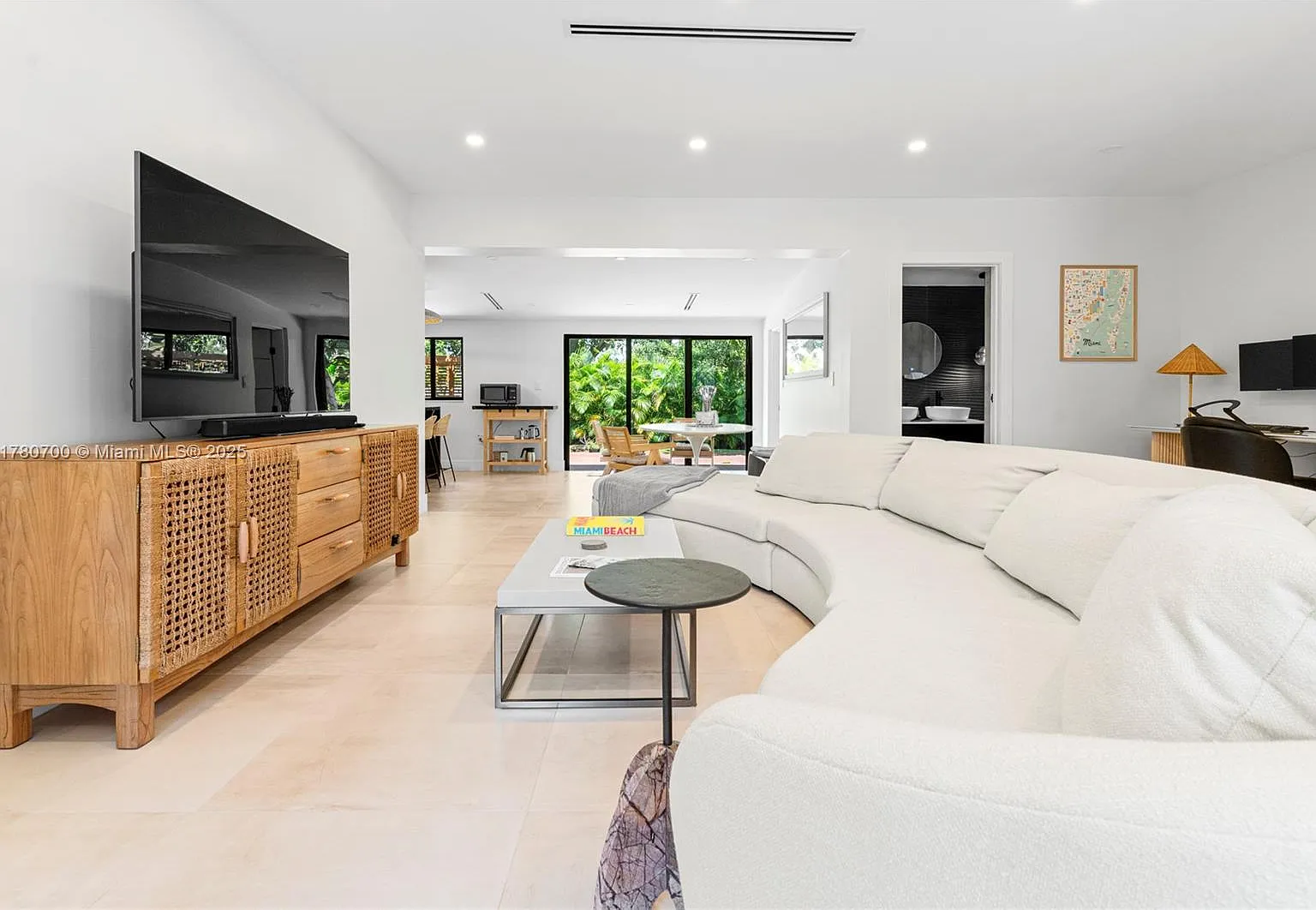 Brentwood Rev Pl — Photo 1