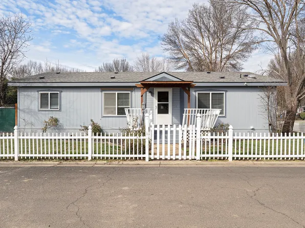 633 E Archwood Dr Unit 63, Eagle Point, OR 97524