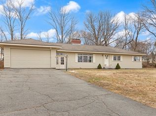 76 Walnut St, Lynnfield, MA 01940