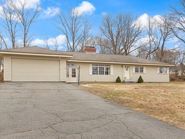 76 Walnut St, Lynnfield, MA 01940