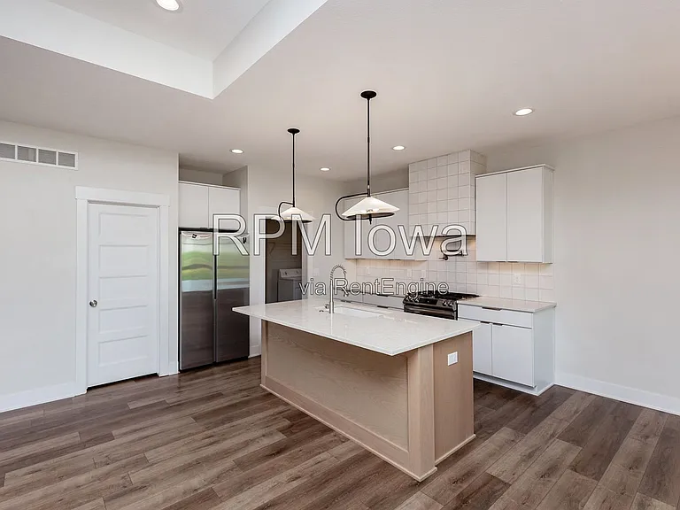 5901 NE Sherman Dr — Photo 4
