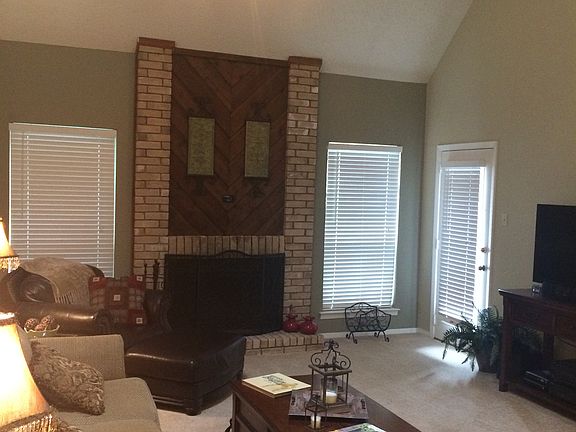 Family Room -Vaulted Ceiling