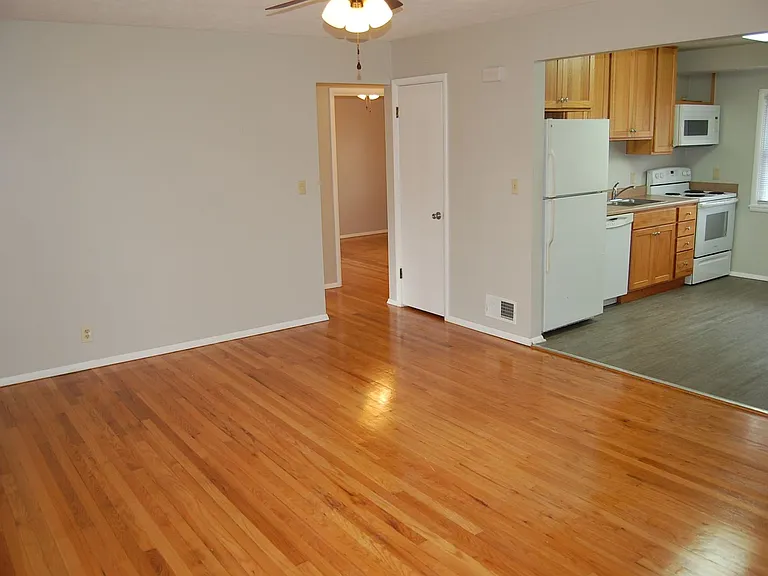 4630 Starr St — Photo 3