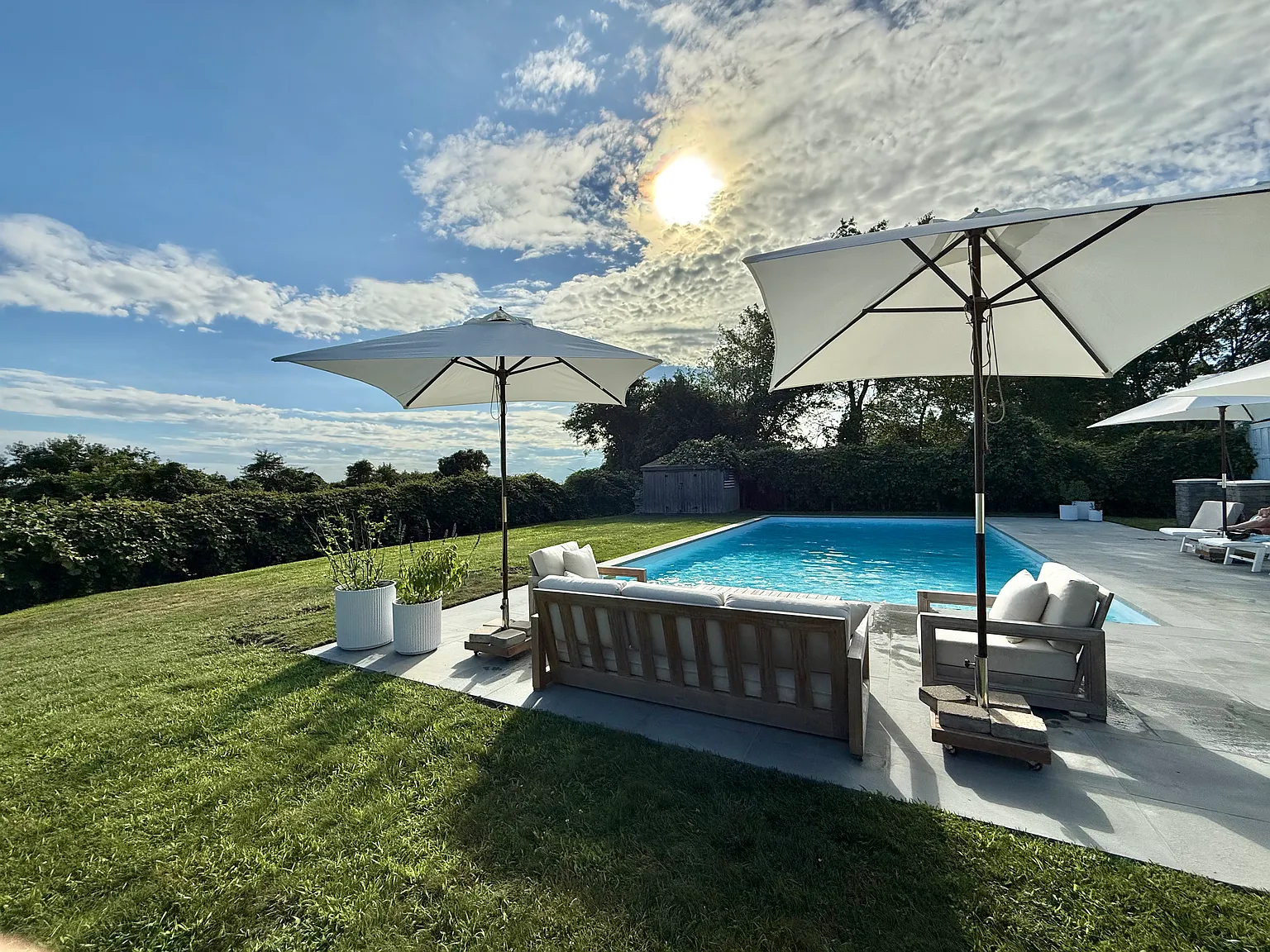 MTK House with Water View and Pool — Photo 2