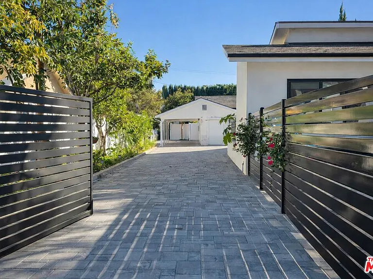 4522 Mammoth Ave — Photo 1