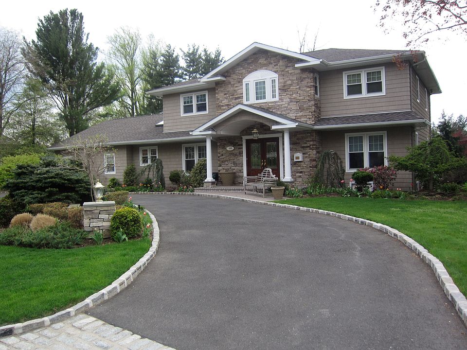1st image of 105 Heather Dr