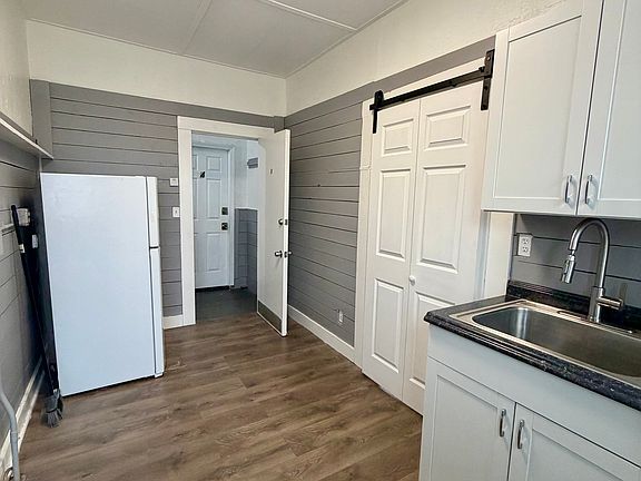 5th image of 230 School St APT 5