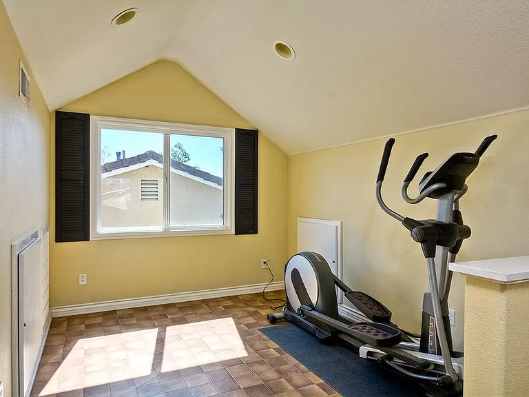 5216 Topsail Dr — Photo 23
