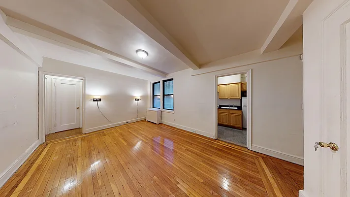 Rented by Bond New York | media 5