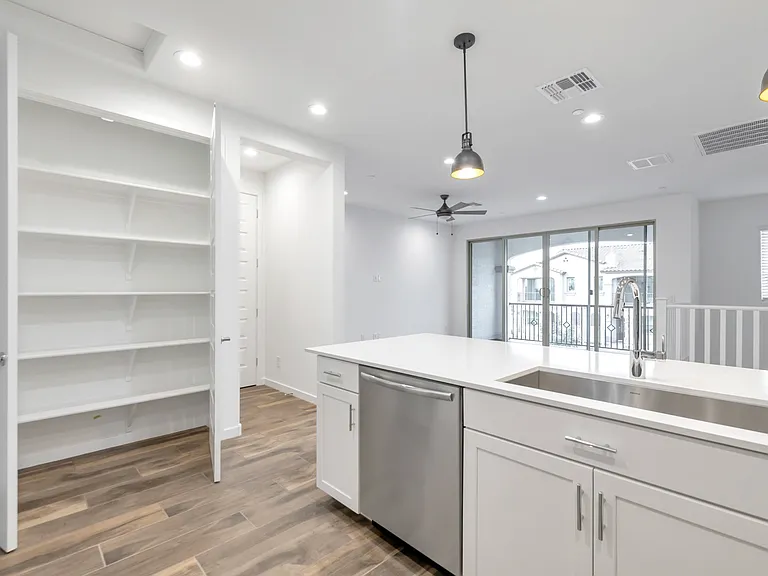 4042 E Pinto Dr — Photo 3