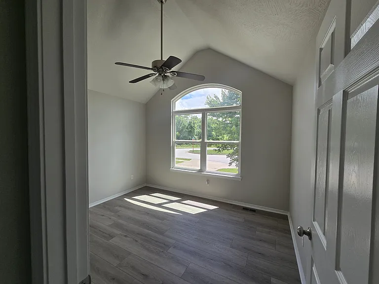 5731 W David St — Photo 7