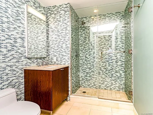 Sold by Re/Max In The City | media 13
