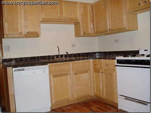 3rd image of 3350 N Kenmore Ave #2F