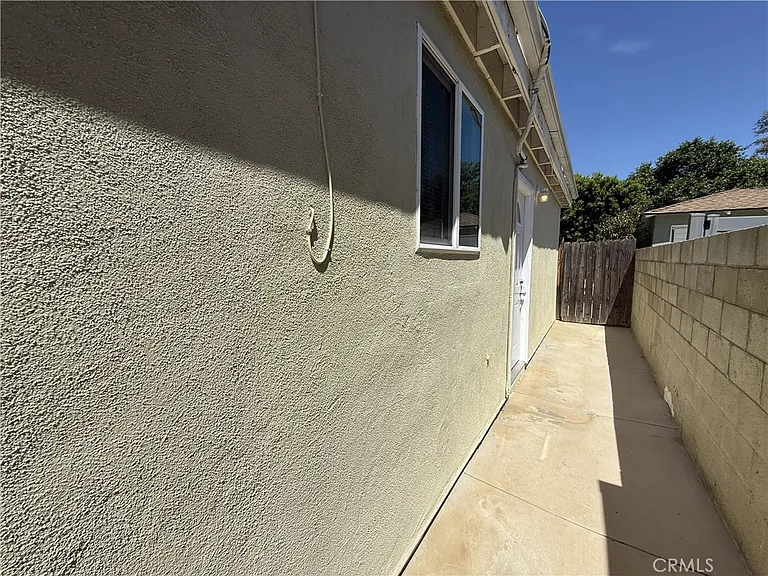 7320 Lindley Ave — Photo 9