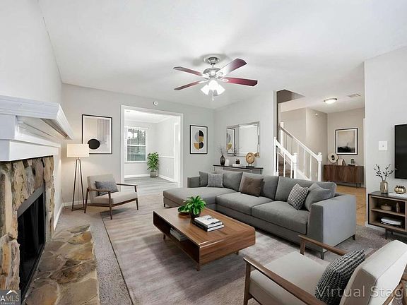 3rd image of 44 Birch Rill Dr