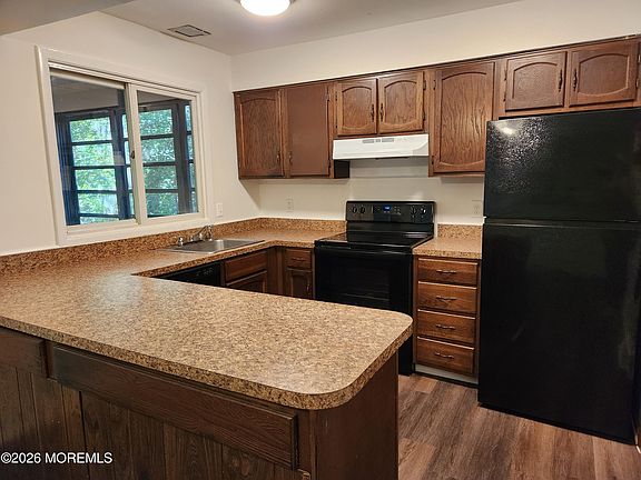 5th image of 126 E Holly Lane #303