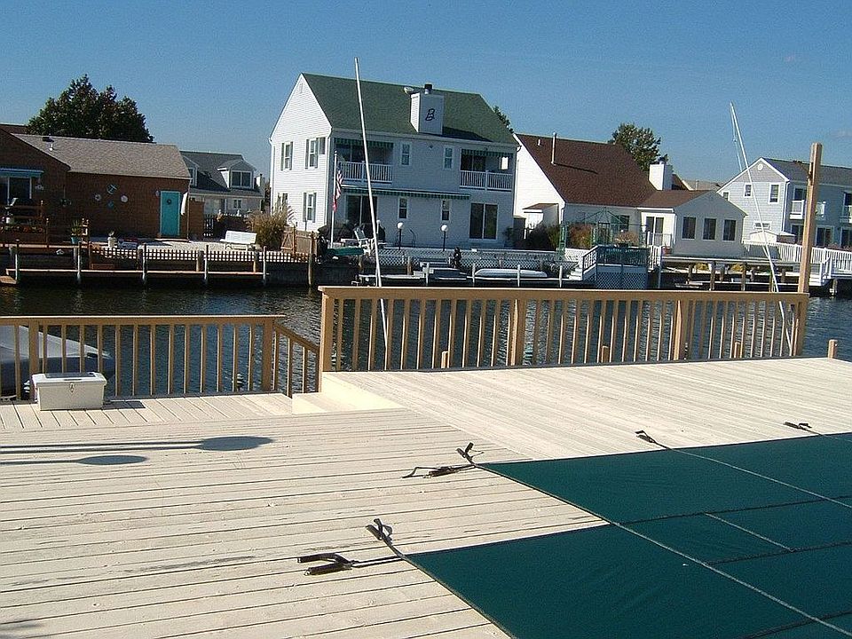 2nd image of 92 Spinnaker Ct